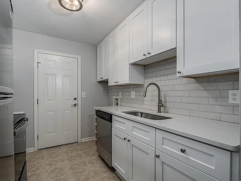 2611 Holton Ave #7 — Photo 5