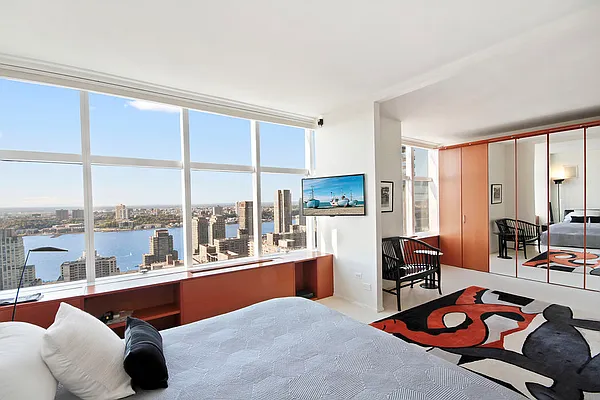 Sold by Corcoran | media 24