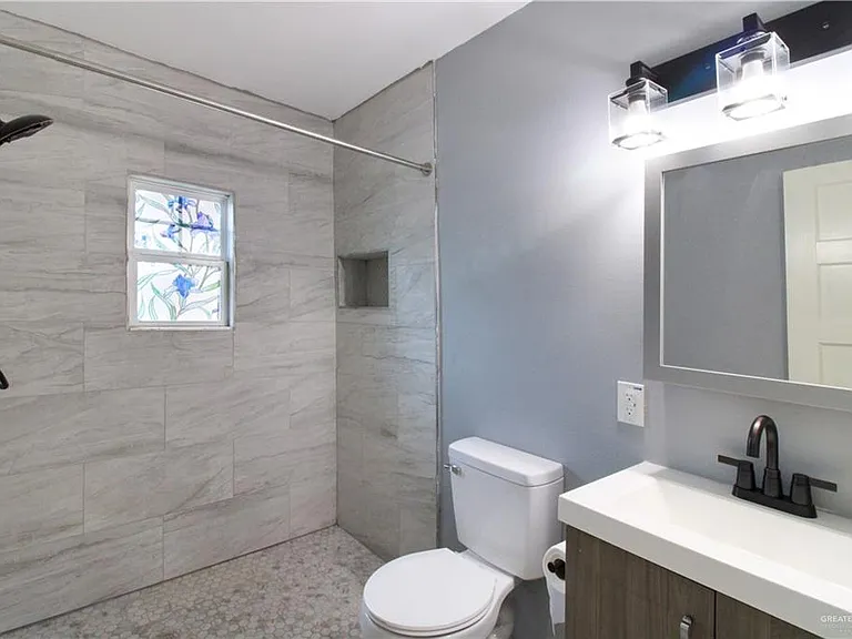 322 E Esplanada St W — Photo 8