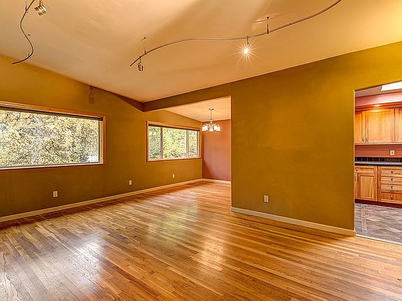 5th image of 327 157th Ave NE