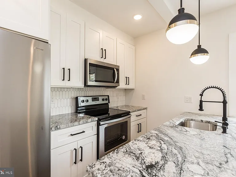 2132 Berges St #1 — Photo 6