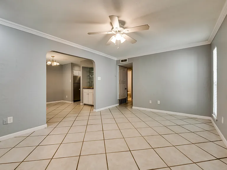 2205 Park Hill Dr — Photo 6
