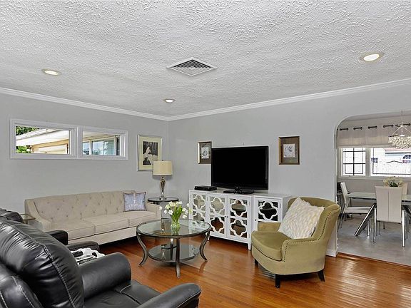 2nd image of 712 Iris St
