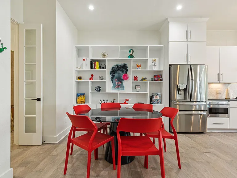 422 W 9th St #106 — Photo 9