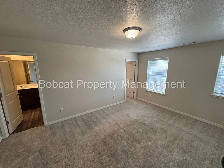 914 Garden Ct — Photo 23