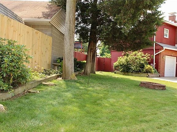 A well kept side yard that has a good deal of shade and curb-appeal.