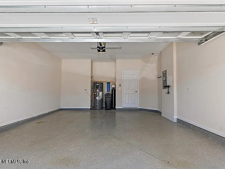 526 Richmond Dr — Photo 16