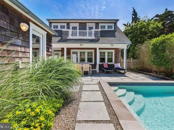 17 W 4th St, Barnegat Light, NJ 08006