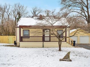 2220 Auburn Dr, Shively, KY 40216