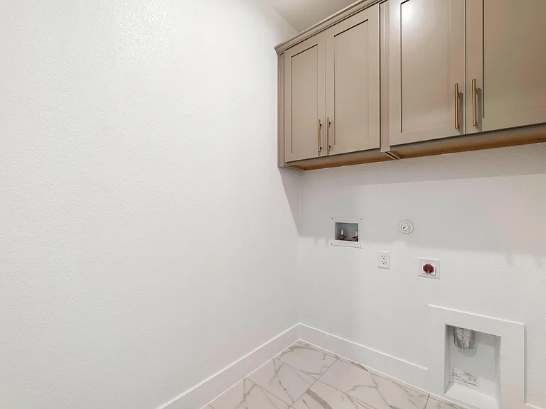 8208 Bouvreuil Dr — Photo 11
