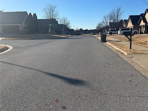 4th image of 3703 Lexington Dr