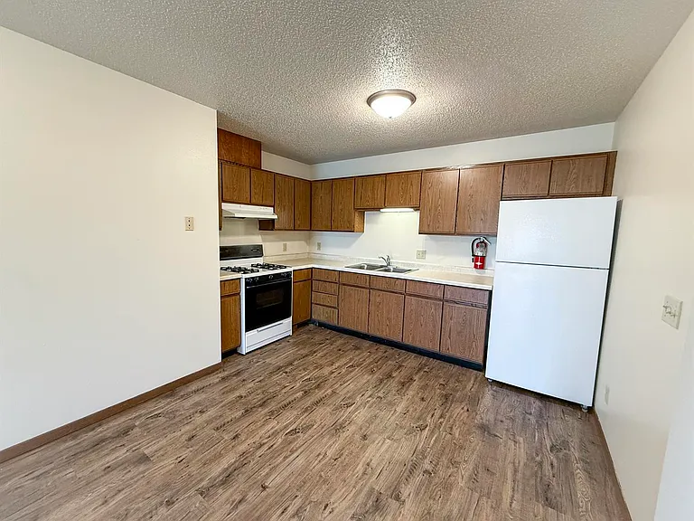 370 E Birch Ave — Photo 9