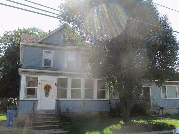 3rd image of 709 Crown Point Rd