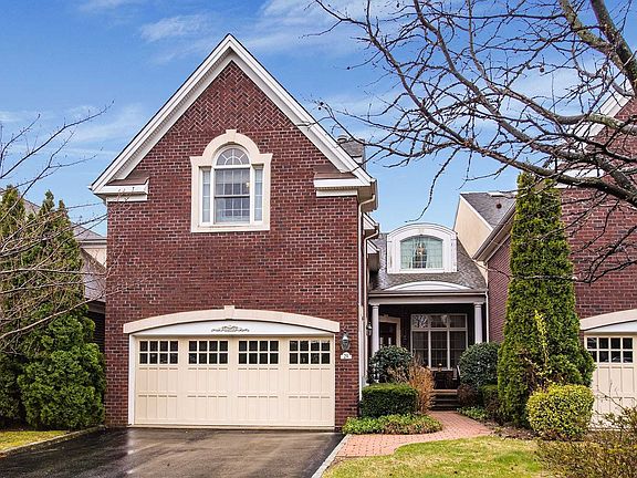 2nd image of 29 Kensington Cir