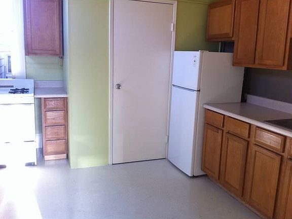 EAT IN KITCHEN