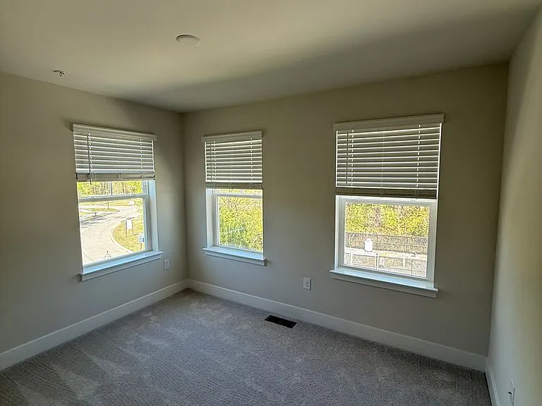 2102 Winterberry Ln — Photo 11