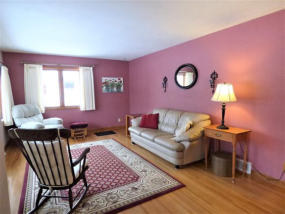 3rd image of 209 9th Ave NE