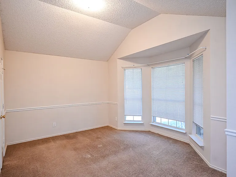 2100 Newport Dr — Photo 33