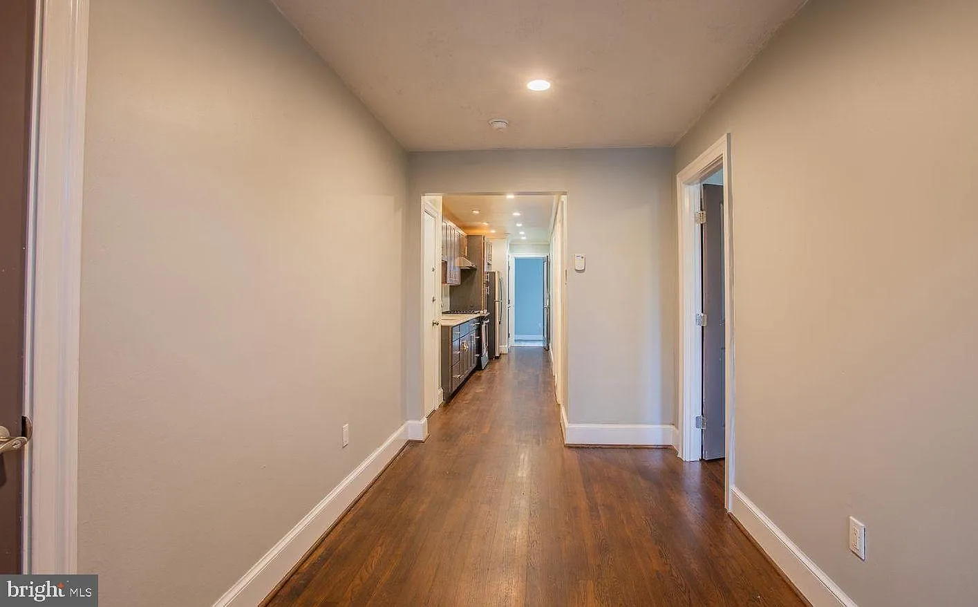 3 bed, 1.0 bath, 900 sqft, $2,500 — Photo 3