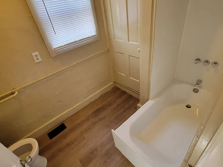 225 Trowbridge St — Photo 4