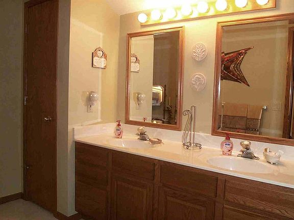 5th image of 511 Meadow Wood Ct