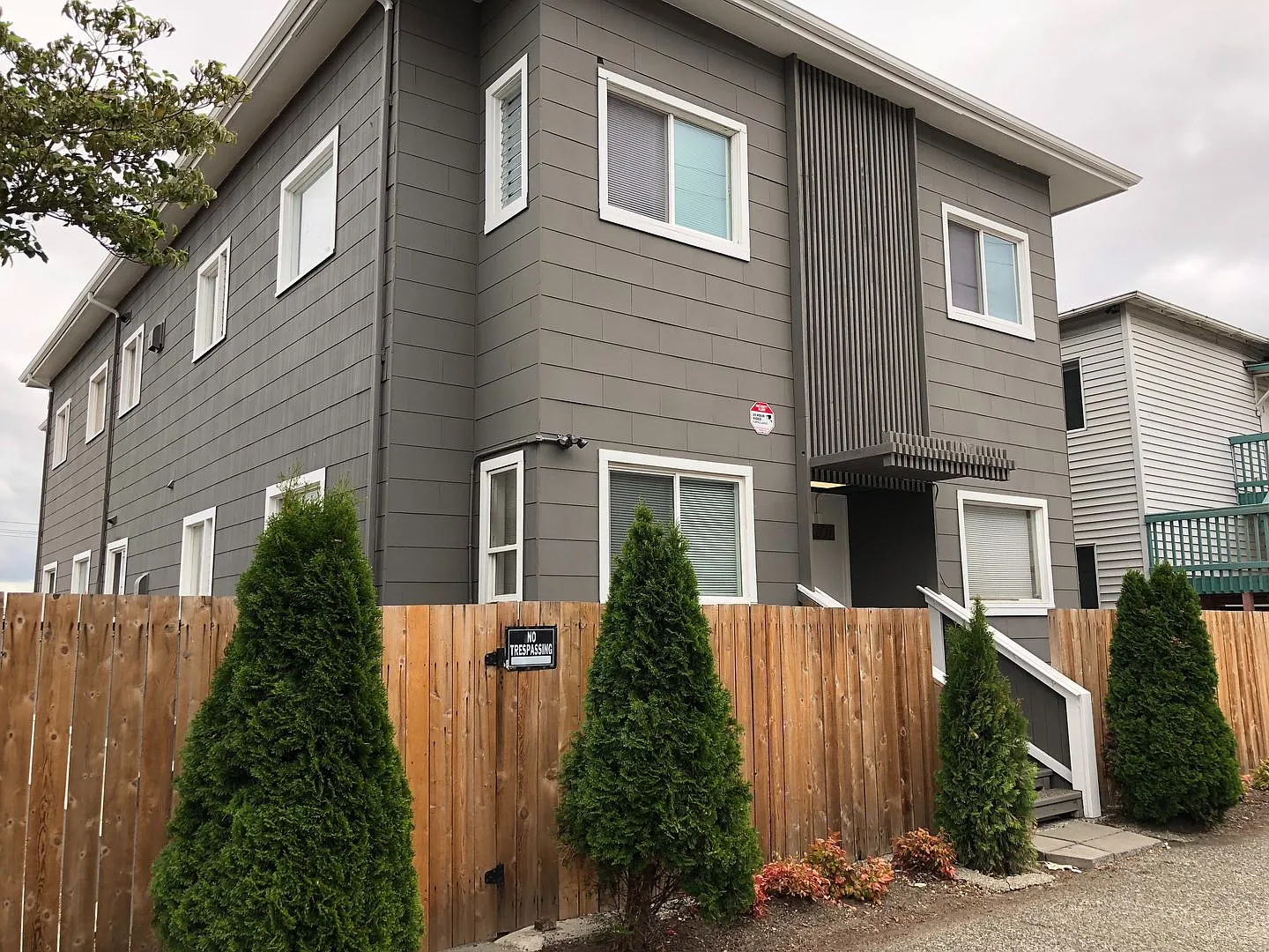 Hilltop Apartments — Photo 3