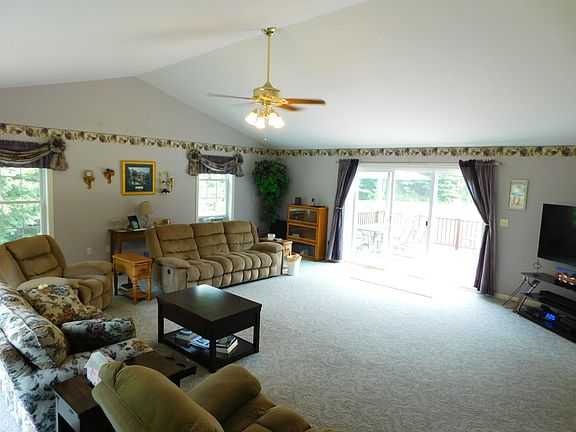 4th image of 14 Black Swan Dr