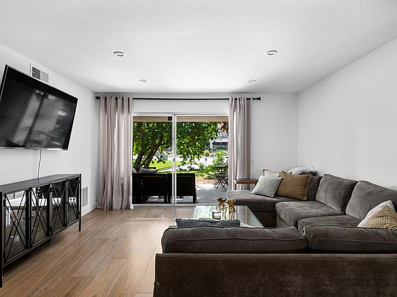 5th image of 17015 Bernardo Center Dr APT A