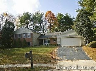 9019 Streamview Ln, Vienna, VA 22182