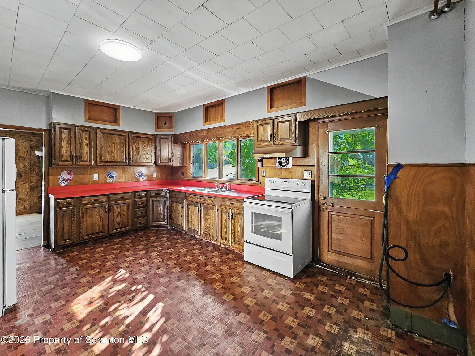 3 bed, 1.0 bath, 1354 sqft, $1,150 — Photo 4