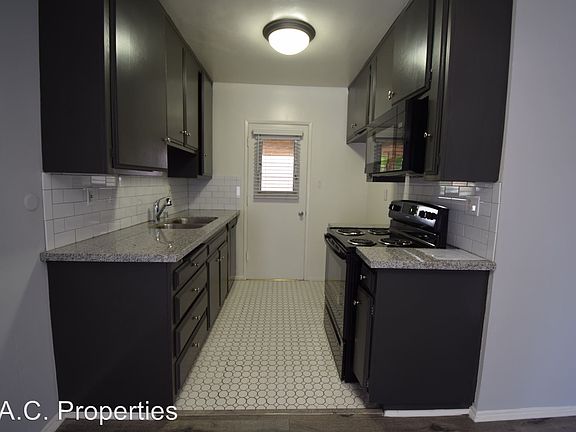 3rd image of 14120 Hamlin St APT 3