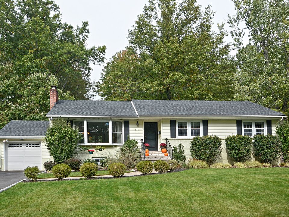 1st image of 135 Pittsford Way