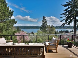 5019 Par Dr, Freeland, WA 98249