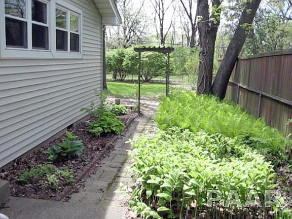 2nd image of 2902 W Brookside Dr