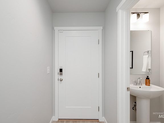 4th image of 237 Caribou Ct