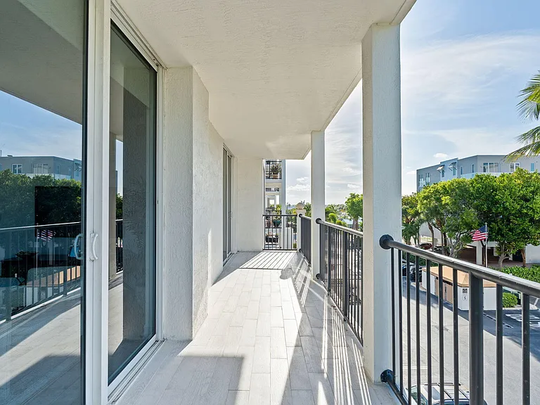 191 SE 20th Ave #412 — Photo 35