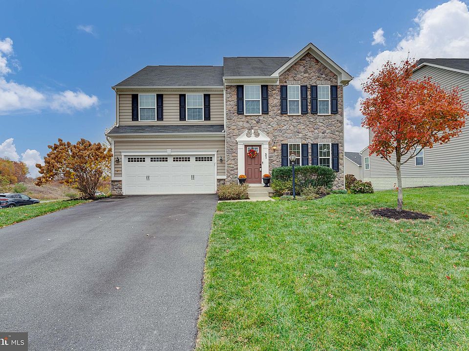 1st image of 31 Cool Brook Ln