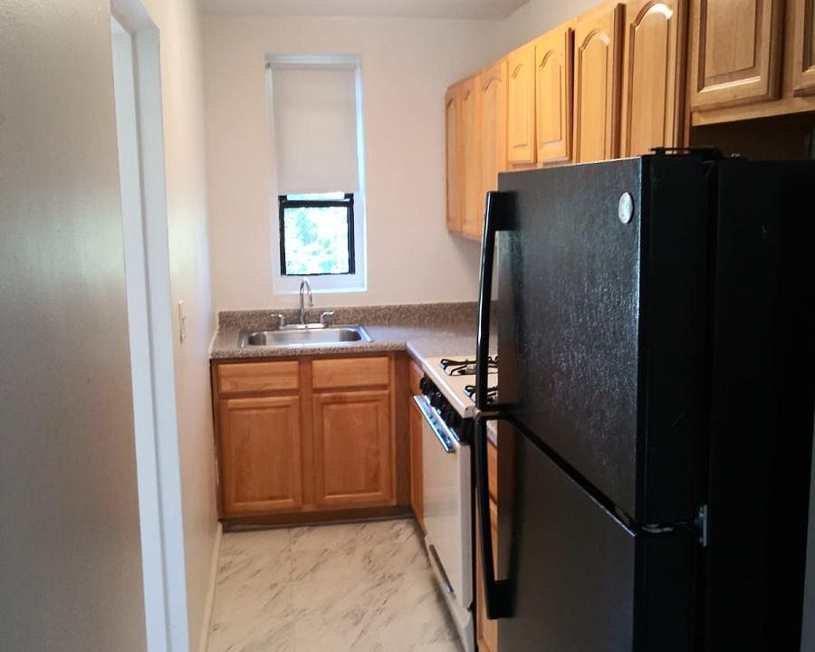 2nd image of 2 Rogers Ave APT 1B