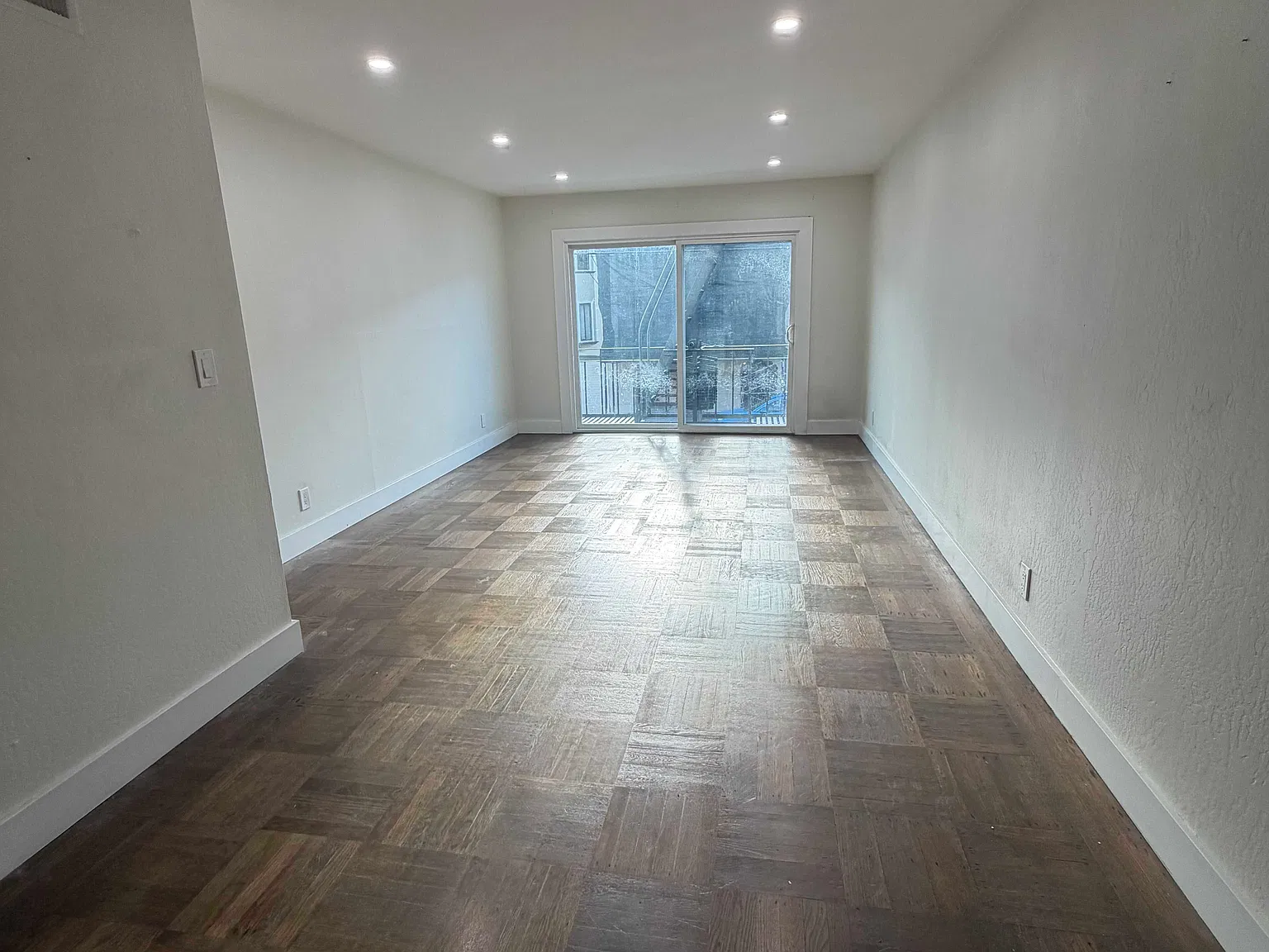 2 bed, 1.0 bath, 900 sqft, $5,500 — Photo 3
