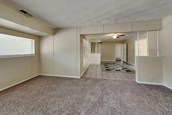3 bed, 2.0 bath, 1800 sqft, $2,195 — Photo 3