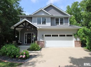 7 Haylake Dr, Pekin, IL 61554