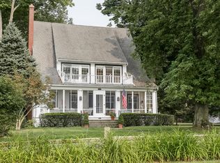 3017 Lakeshore Dr, Douglas, MI 49406