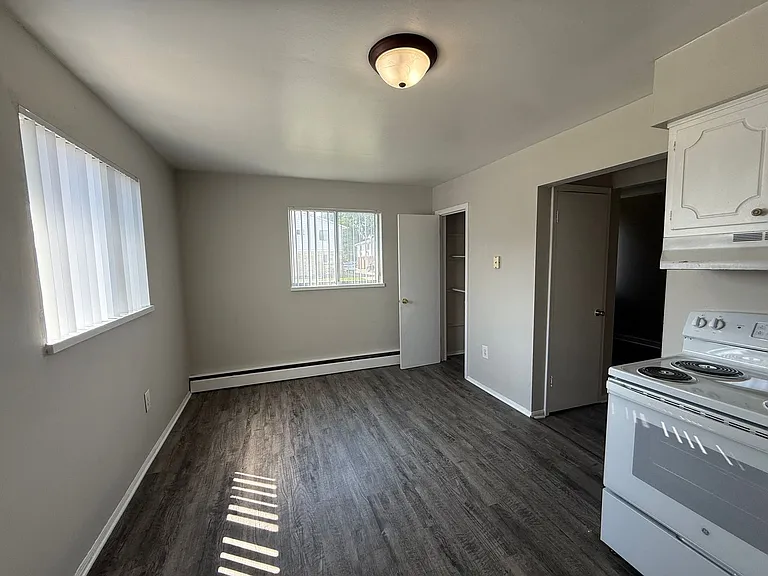 2860 Taft Ave SW — Photo 3