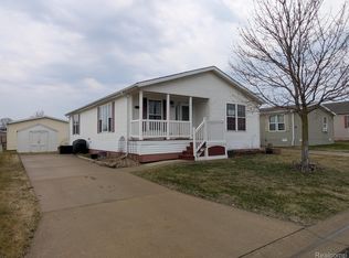 11224 Nearbrook Ct, South Lyon, MI