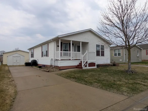 11224 Nearbrook Ct, South Lyon, MI 48178