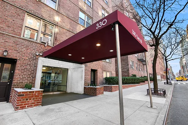 Rented by Stonehenge NYC LLC | media 13