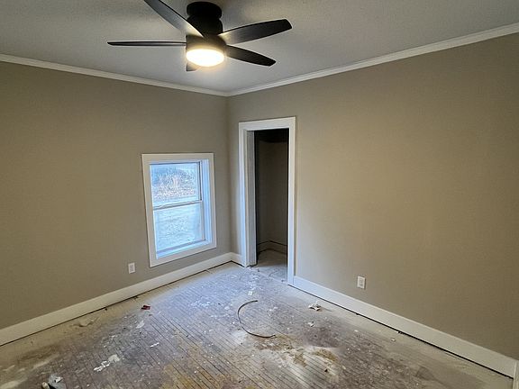 4th image of 305 W Salem Ave