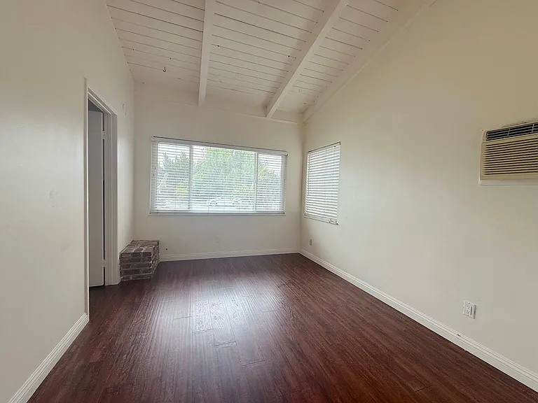 4719 La Presa Ave — Photo 12