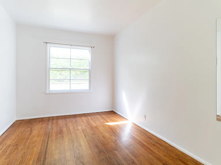363 S Hoover St — Photo 5