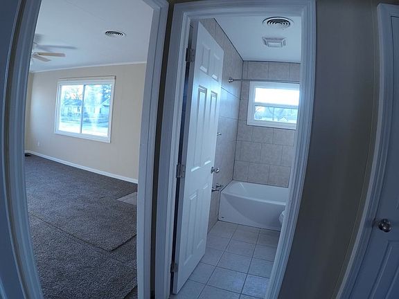 5th image of 1915 Carolina St